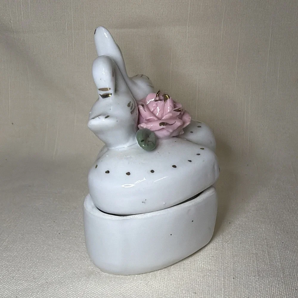 Vintage Trinket Box White Swan‎ Couple Gold Trim Pink Rose Heart Shaped Base